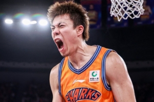 张镇麟入选本轮最佳阵 媒体人:感觉张镇麟今年可以试试争一下MVP 张镇麟入选本轮最佳阵 媒体人:感觉张镇麟今年可以试试争一下MVP