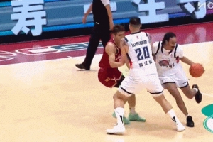 上来很有气势!达卡里·约翰逊摁帽班顿后 强突陶汉林上篮2+1! 上来很有气势!达卡里·约翰逊摁帽班顿后 强突陶汉林上篮2+1!