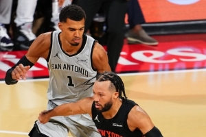 上赛季的NBA冠亚军尼克斯和马刺 新赛季揭幕战皆遭遇滑铁卢 上赛季的NBA冠亚军尼克斯和马刺 新赛季揭幕战皆遭遇滑铁卢