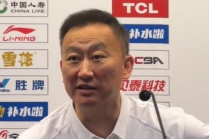 刘维伟:米奇伤到腰部 现在是带伤上场 培养年轻人需要付出代价 刘维伟:米奇伤到腰部 现在是带伤上场 培养年轻人需要付出代价
